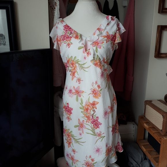 Dress - Picture 1 of 10